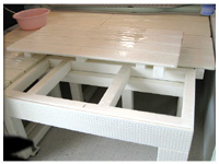 サッシも溝も落し蓋を取り付けると車椅子でもスムーズに移動できます。