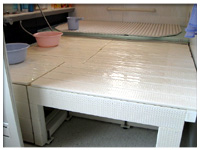 サッシを閉めるときは折りたたみ式なので面倒な手間が要りません。