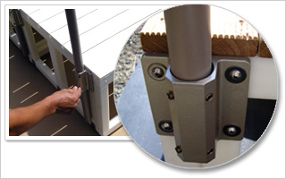 ※手すりは踏み台本体にはめ込み、六角レンチで固定します