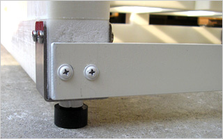 ※脚部のアジャスターは27mmアップできます